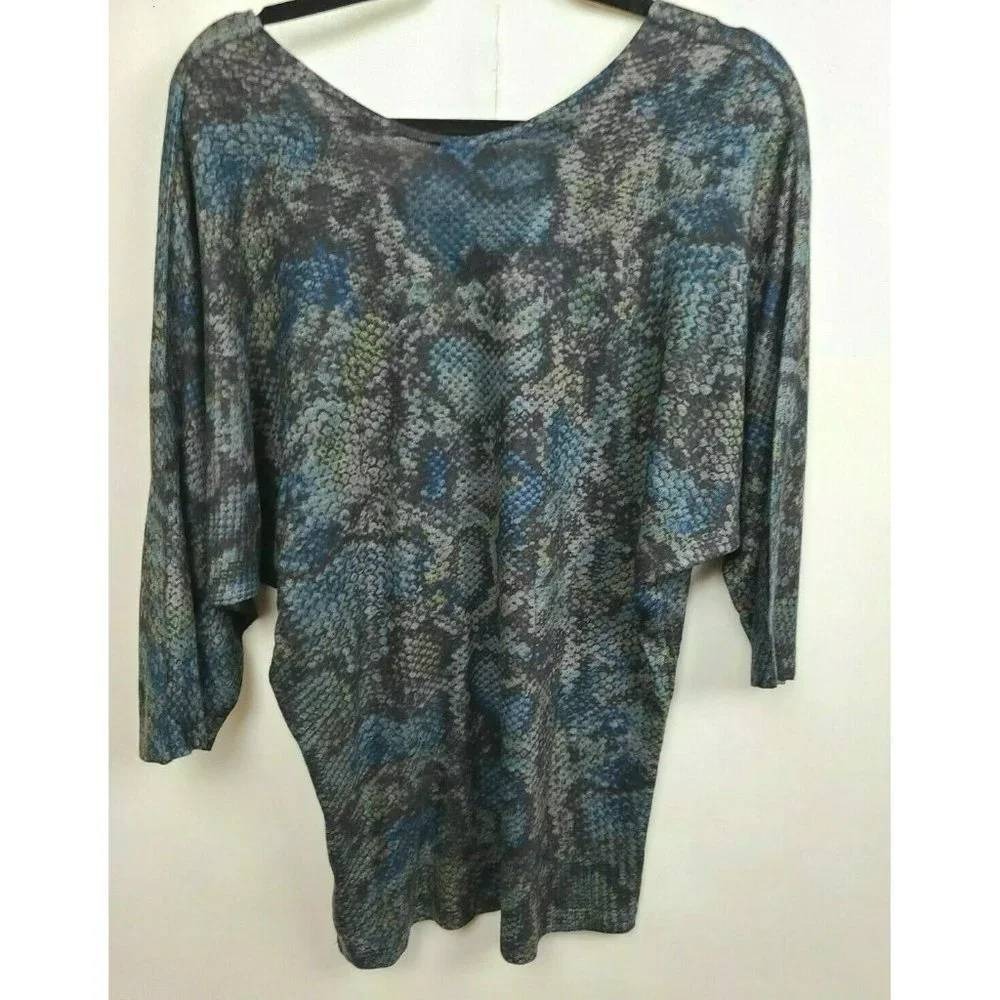 Nally & Millie Wearable Art Top Womens Large Blue Animal Print Dolman Sleeve